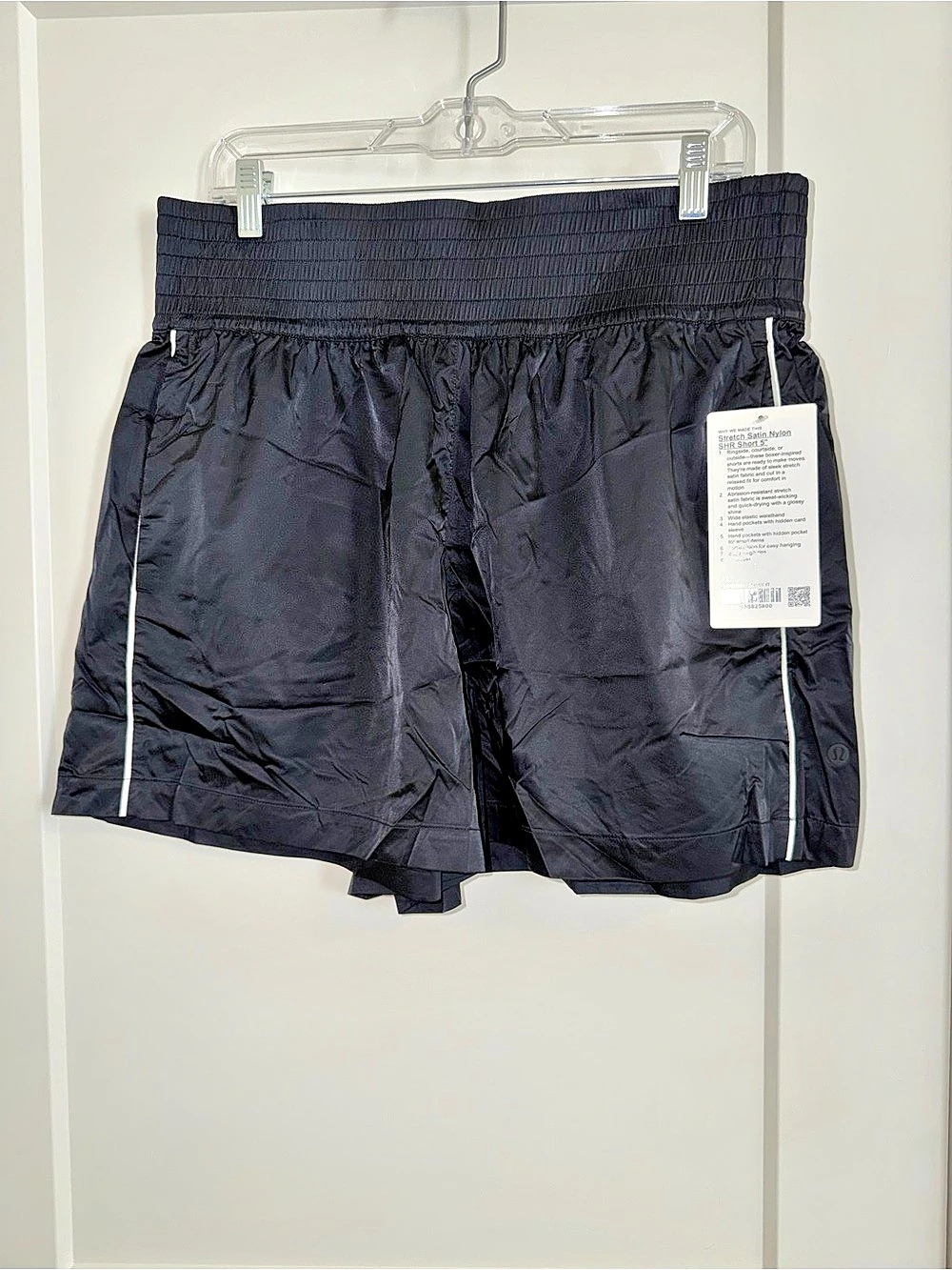 NWT lululemon Stretch Satin SHR Short 5"